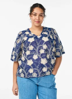 Bluse mit V-Ausschnitt und gesticktem Muster