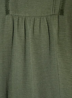 Bluse mit V-Ausschnitt und Häkelband