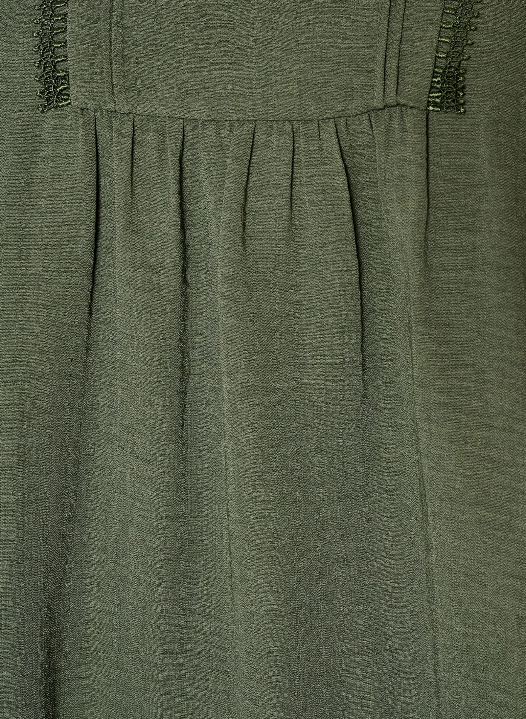 Bluse mit V-Ausschnitt und Häkelband