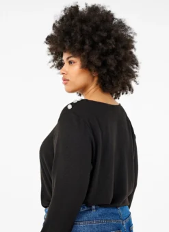Bluse mit Zierknöpfen