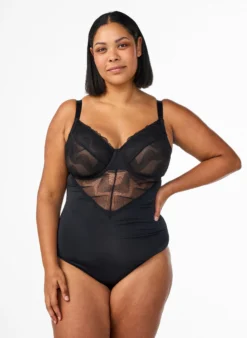 Body mit Bügel und Spitzendetails