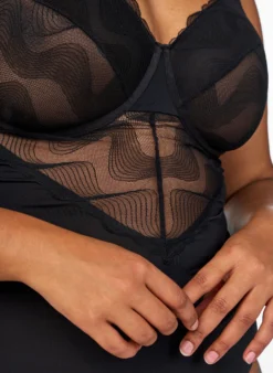 Body mit Bügel und Spitzendetails