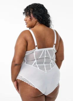 Body mit Spitzendetails und Schnürdetails