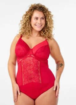 Body mit Spitzen- und Satindetails