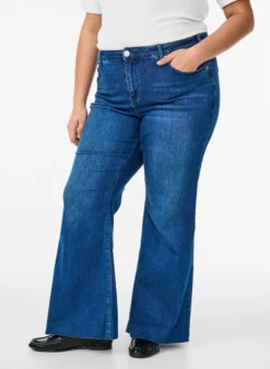 Bootcut-Jeans mit hoher Taille