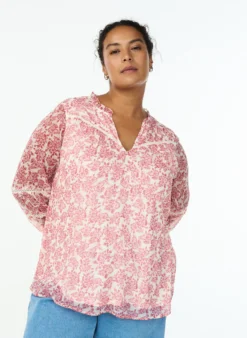 Chiffonbluse mit Blumenprint und Häkelborte