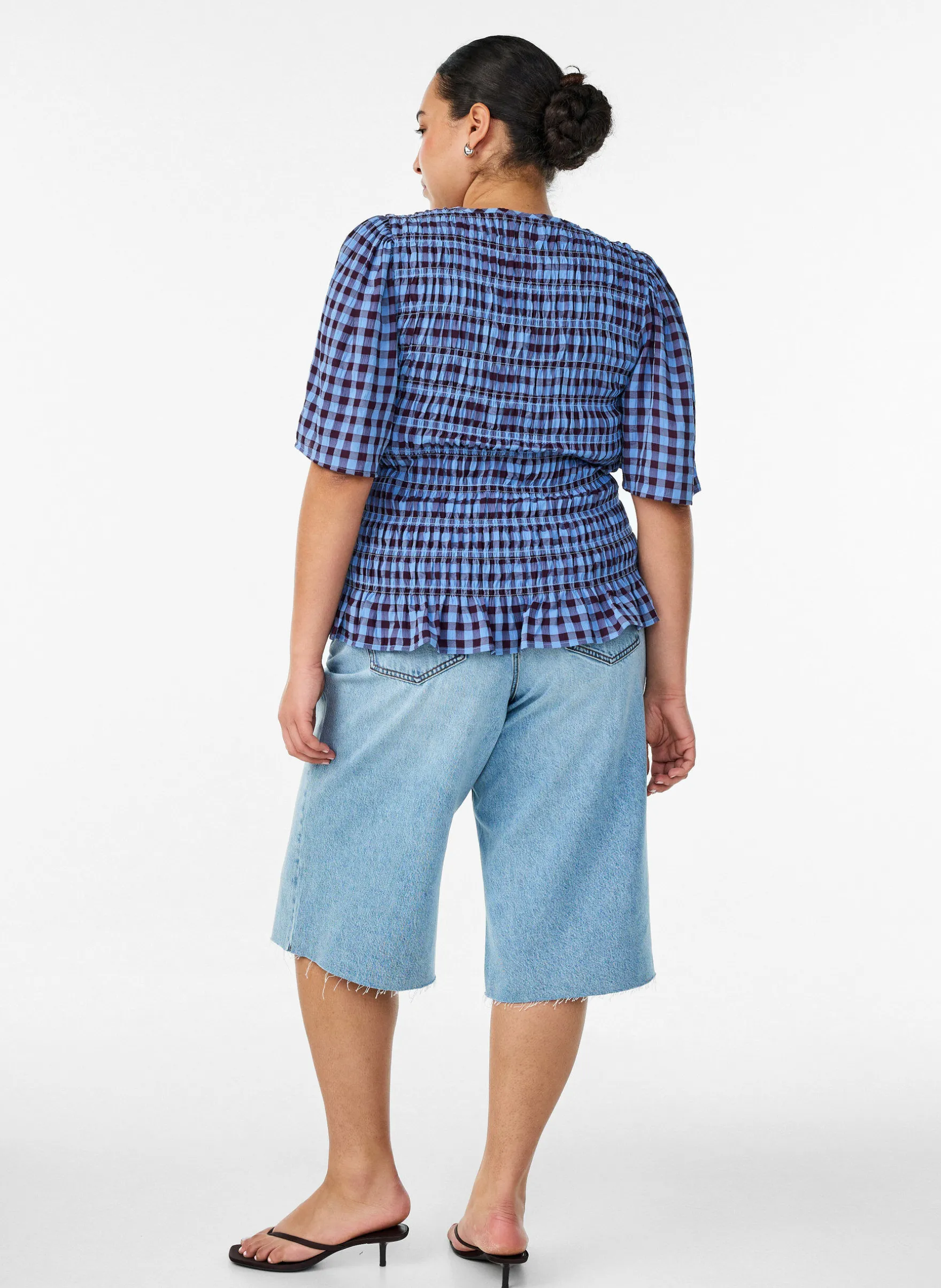 Cropped Jeans mit abgenutzter Optik und offenen Kanten