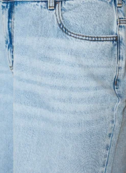 Cropped Jeans mit abgenutzter Optik und offenen Kanten