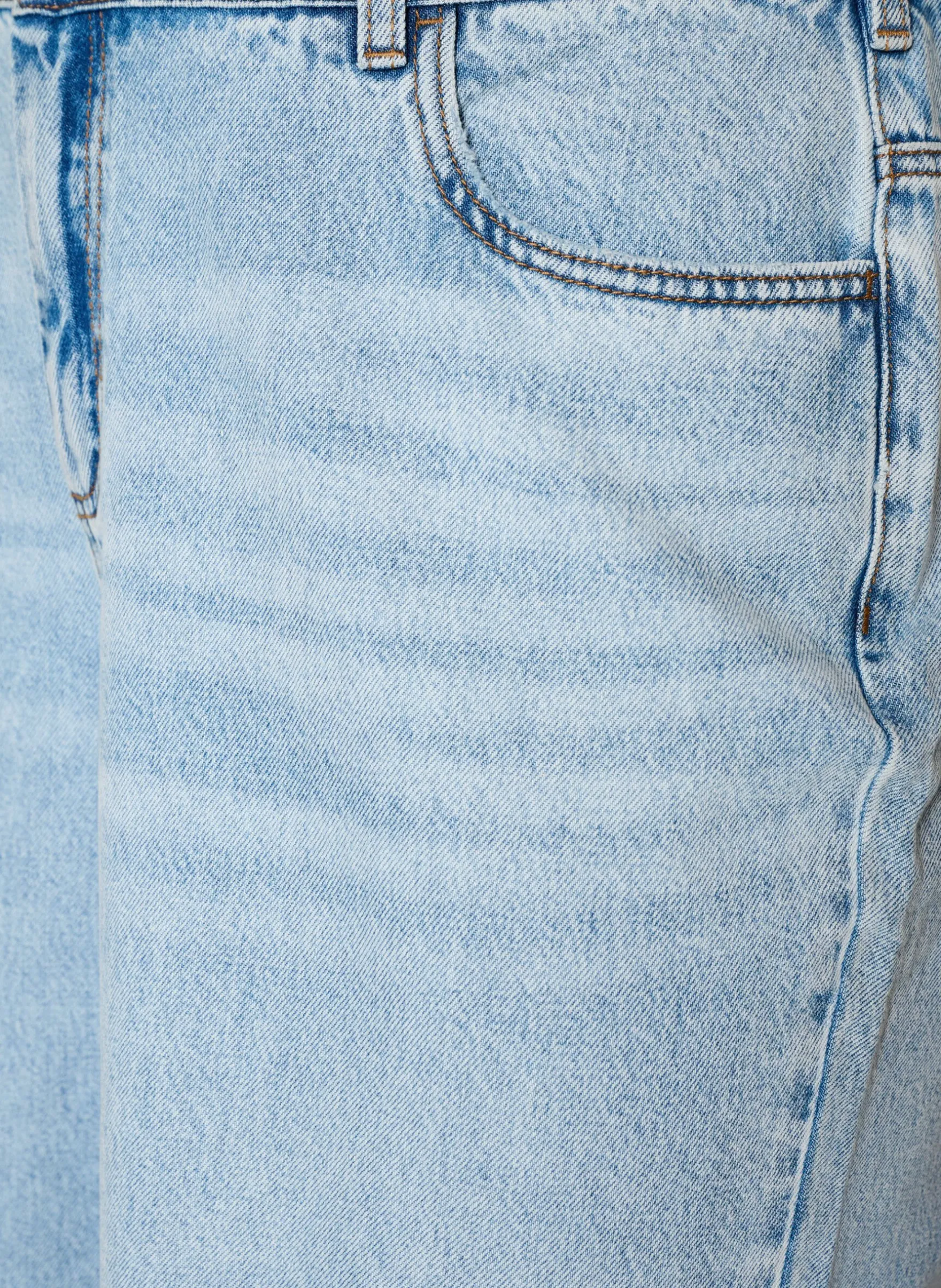 Cropped Jeans mit abgenutzter Optik und offenen Kanten