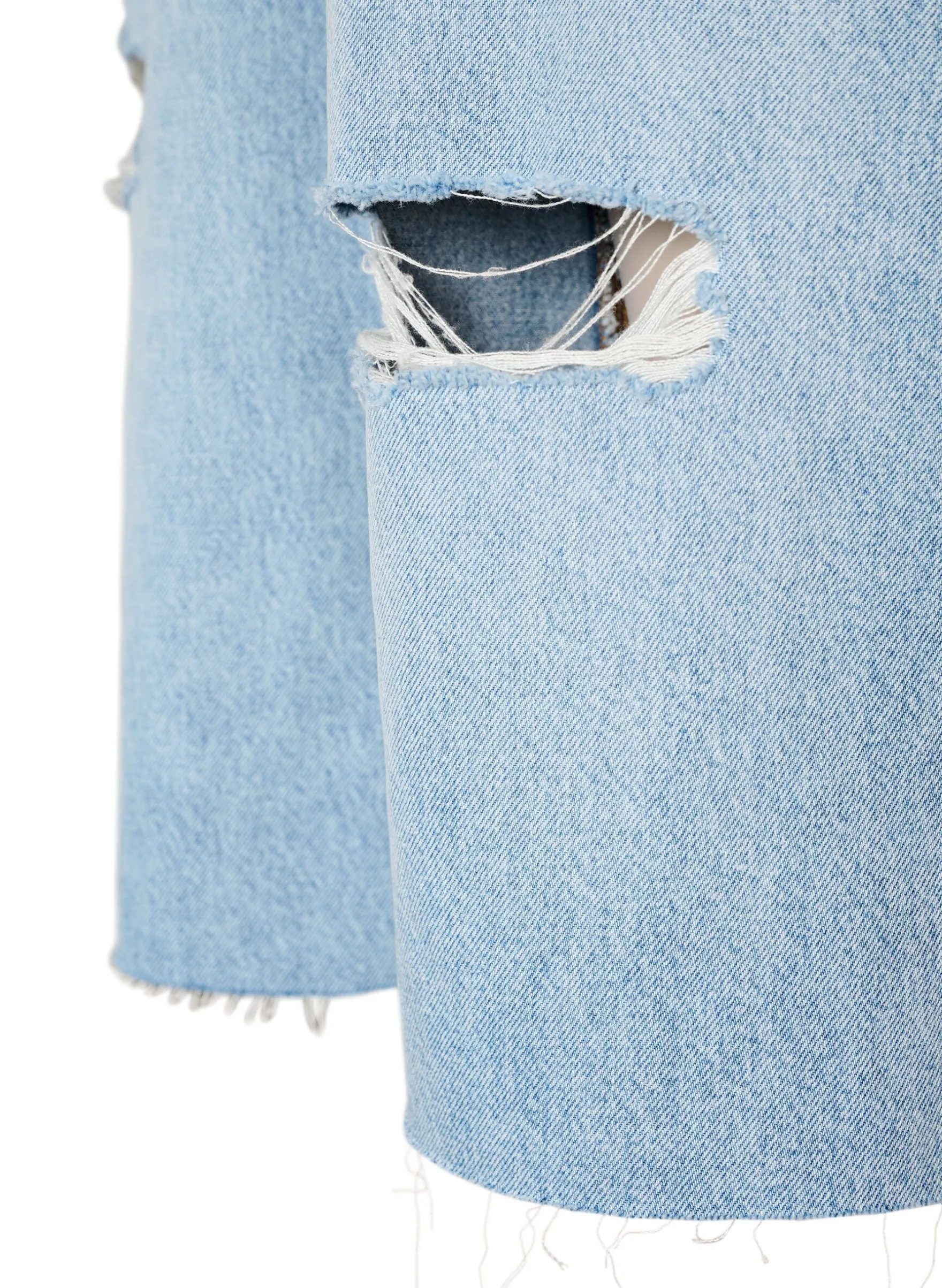 Cropped Jeans mit abgenutzter Optik und offenen Kanten