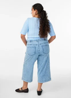 Culotte-Jeans mit Nadelstreifen und weitem Bein