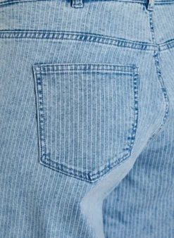 Culotte-Jeans mit Nadelstreifen und weitem Bein