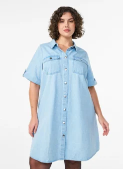 Denimkleid mit kurzen Ärmeln und Knöpfen