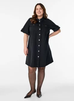 Denimkleid mit kurzen Ärmeln und Knöpfen