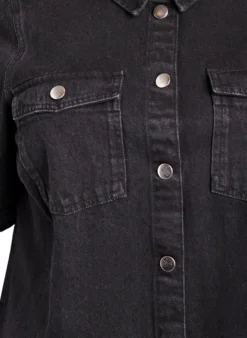Denimkleid mit kurzen Ärmeln und Knöpfen