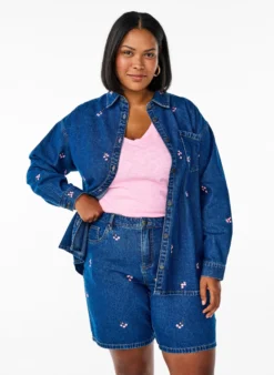 Denim-Shorts mit aufgestickten Blumen