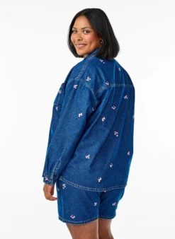 Denim-Shorts mit aufgestickten Blumen