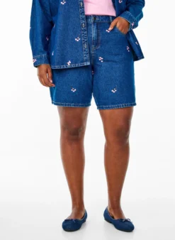 Denim-Shorts mit aufgestickten Blumen