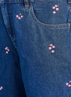 Denim-Shorts mit aufgestickten Blumen