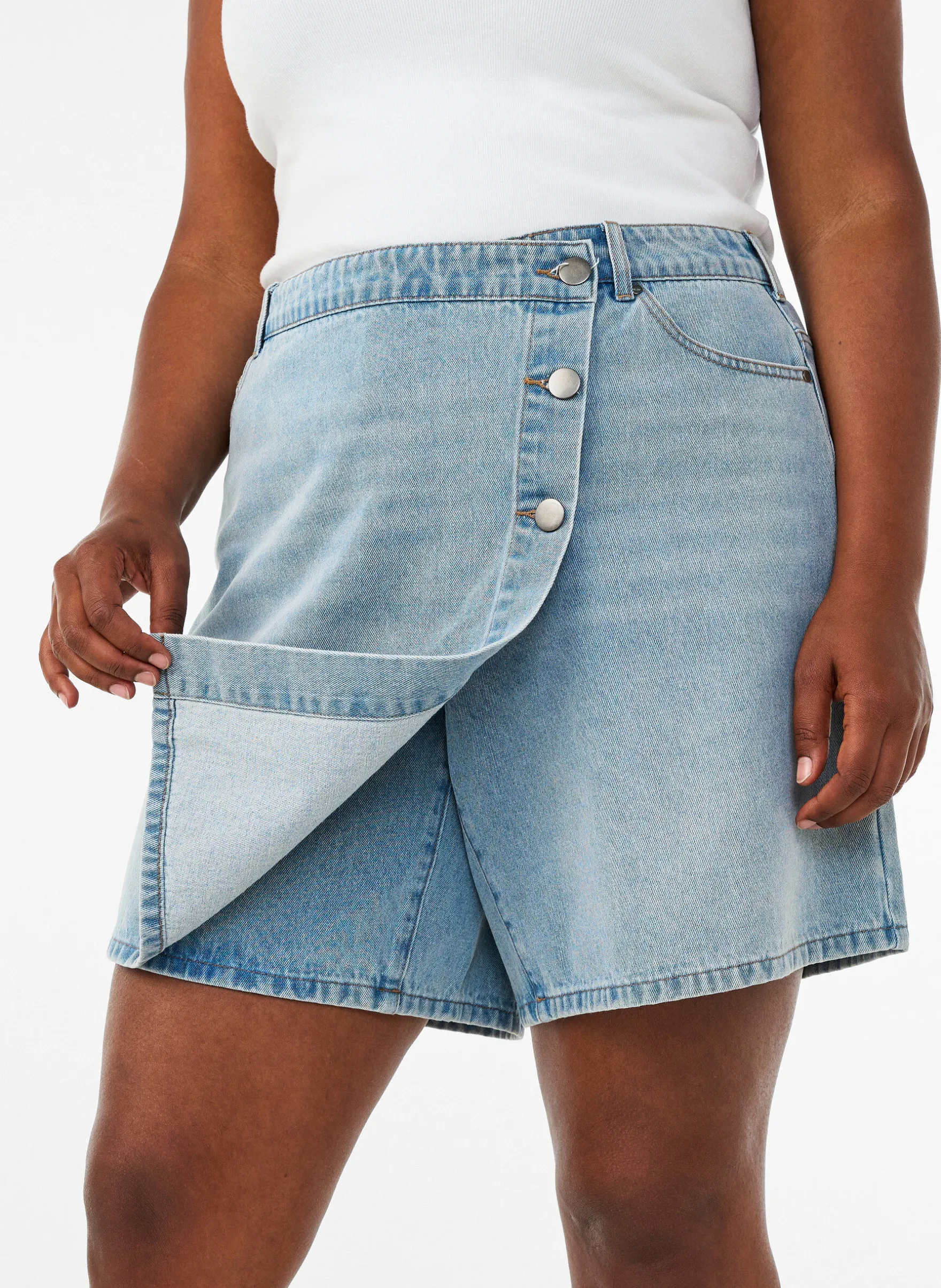 Denimskort mit Wickeloptik und hoher Taille