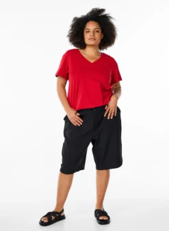 Einfaches T-Shirt aus Baumwolle mit V-Ausschnitt