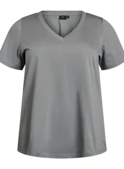 Einfaches T-Shirt aus Baumwolle mit V-Ausschnitt.