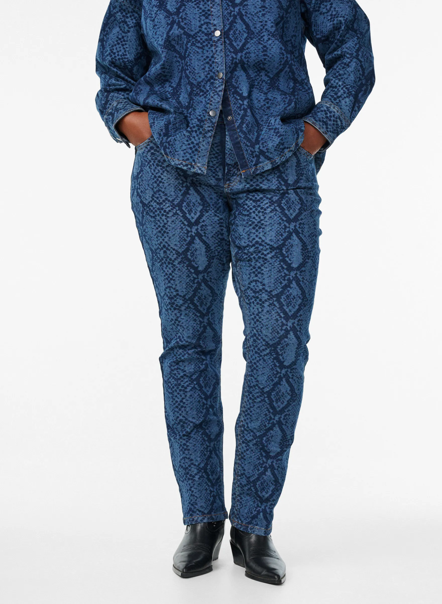 Emily Jeans mit Schlangenprint