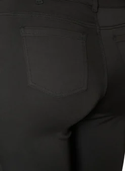 Emily Stay Black Jeans mit normaler Taille