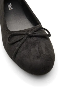 Extra Weite - Ballerina aus Wildlederimitat mit Schleife