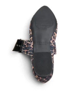 Extra Weite - Ballerina mit Leo-Print, Schnalle und Nieten