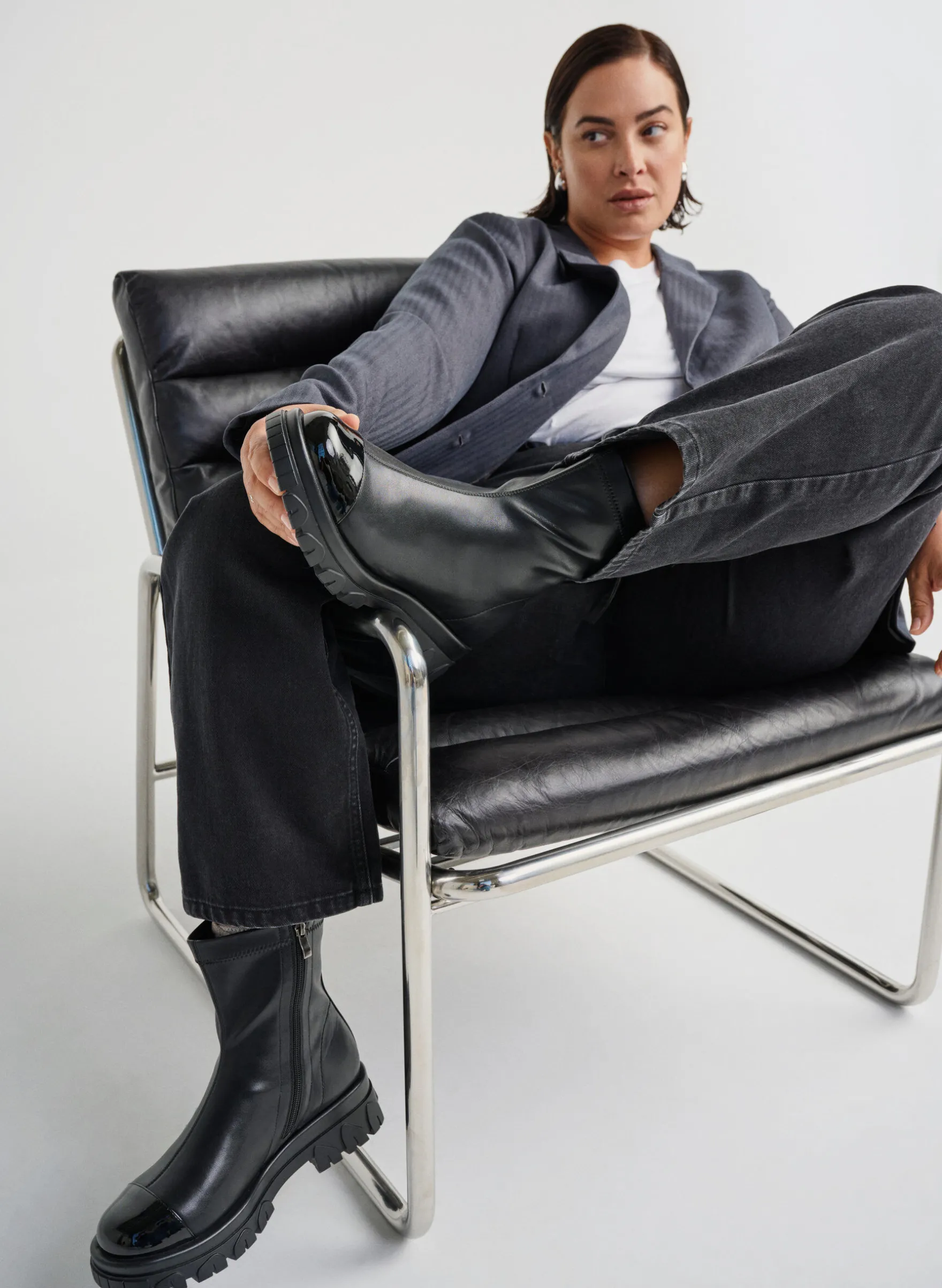 Extra Weite - Chunky Knöchelstiefel mit Lackdetail