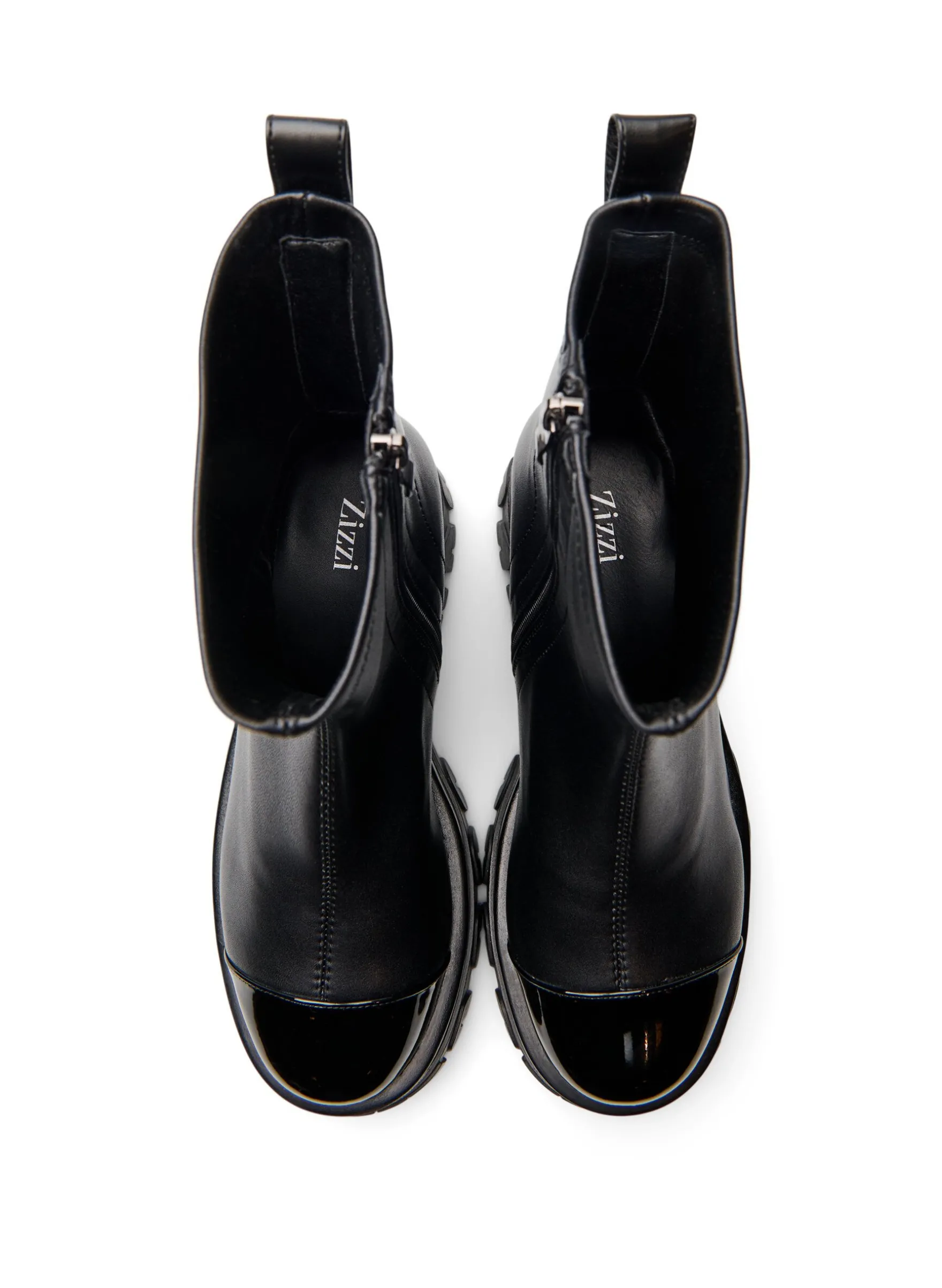 Extra Weite - Chunky Knöchelstiefel mit Lackdetail