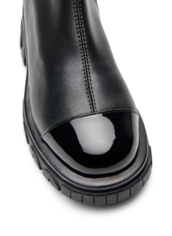 Extra Weite - Chunky Knöchelstiefel mit Lackdetail