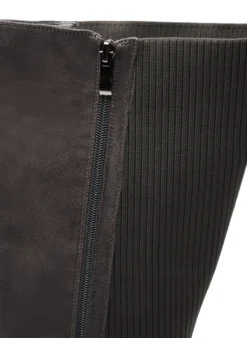 Extra Weiter - Hoher Stiefel aus Wildlederimitat mit gerippten Einsätzen
