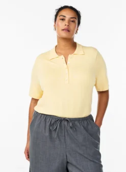 Feinstrick-Poloshirt mit kurzen Ärmeln