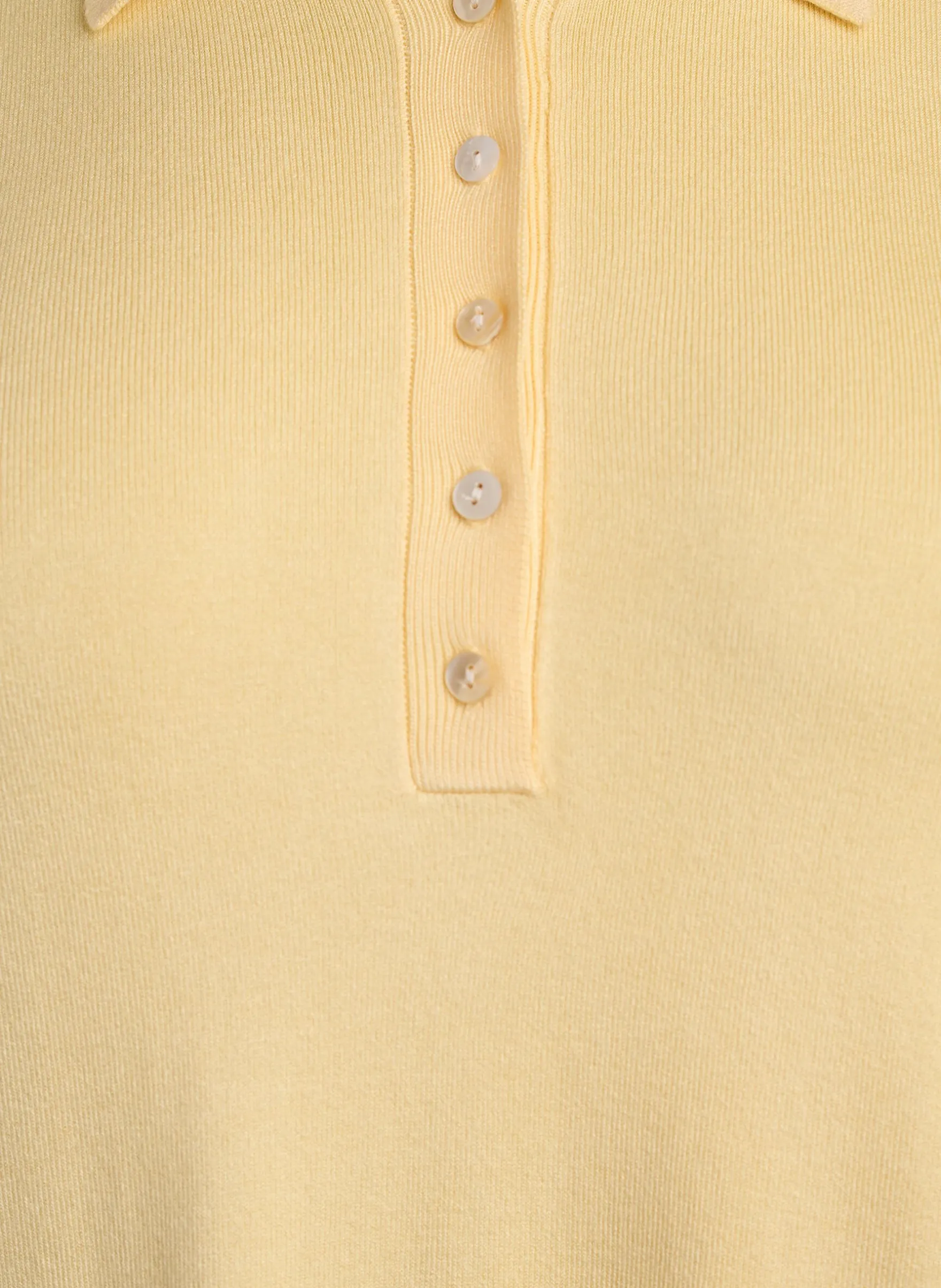 Feinstrick-Poloshirt mit kurzen Ärmeln