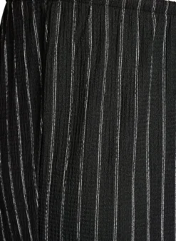 FLASH - Hose mit weitem Bein aus einem leichten strukturierten Stoff