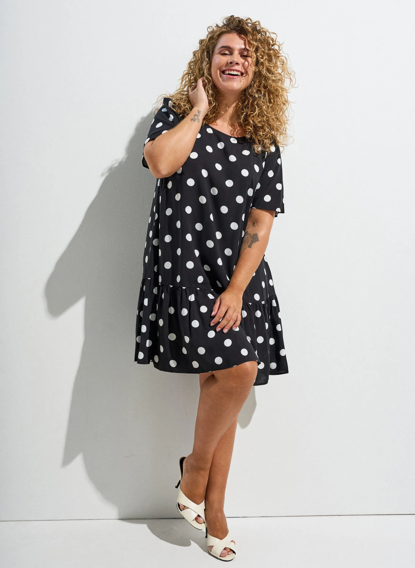 FLASH - Kleid aus Viskose mit Schnittlinie