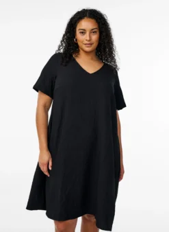 FLASH - Kleid mit kurzen Ärmeln und V-Ausschnitt