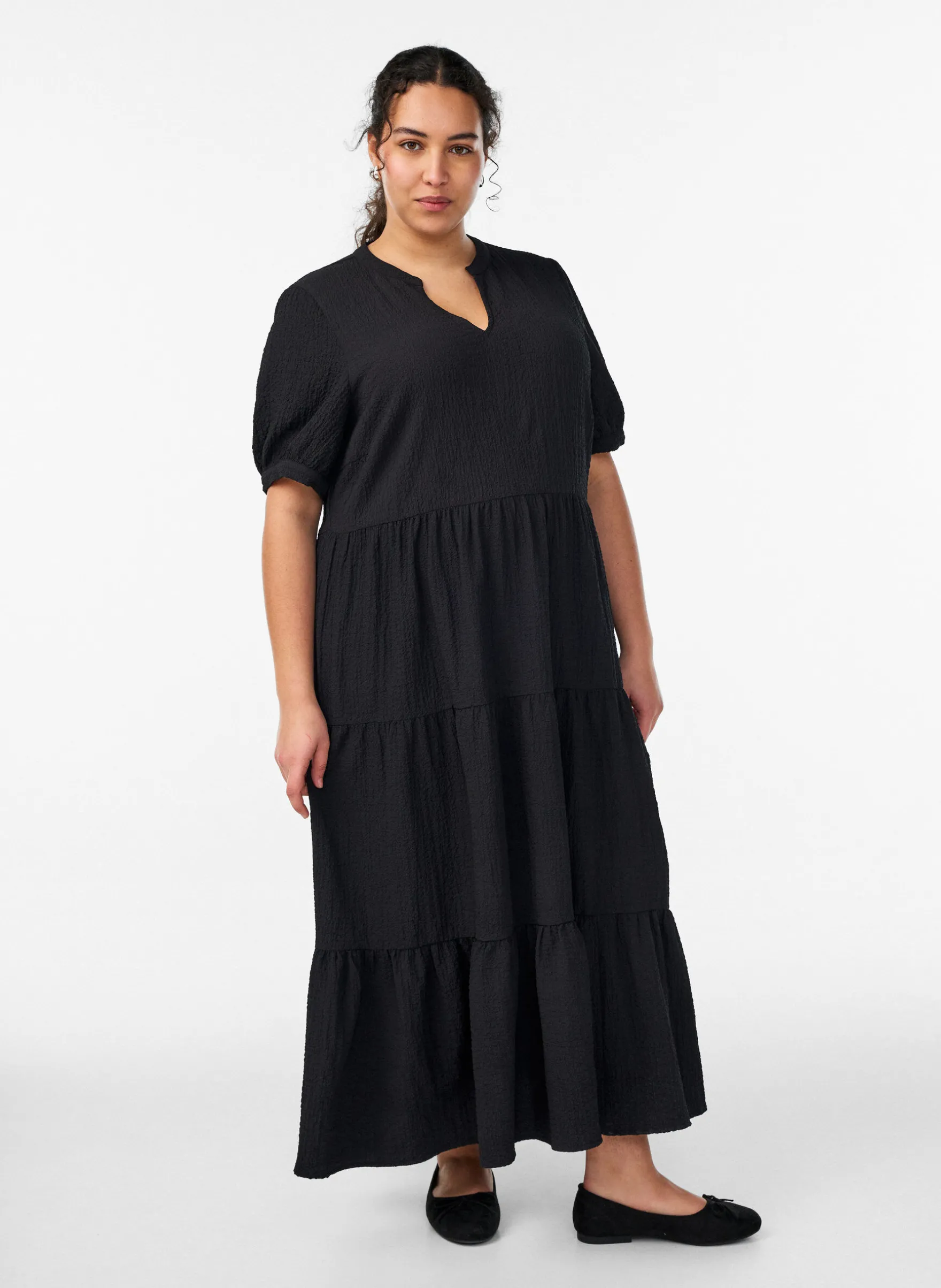 FLASH - Knöchellanges Kleid mit kurzen Ärmeln und gestuften Volants