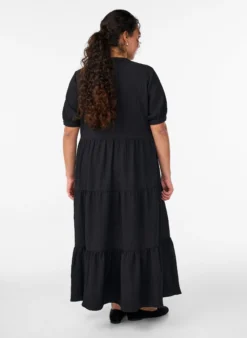 FLASH - Knöchellanges Kleid mit kurzen Ärmeln und gestuften Volants