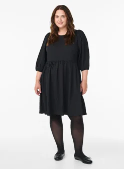 FLASH - Kurzes Kleid aus strukturiertem Stoff mit 3/4-Ärmeln