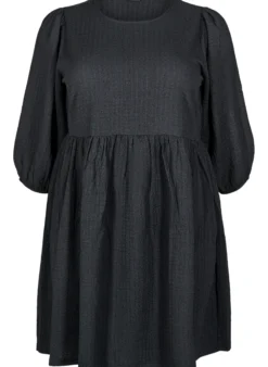 FLASH - Kurzes Kleid aus strukturiertem Stoff mit 3/4-Ärmeln