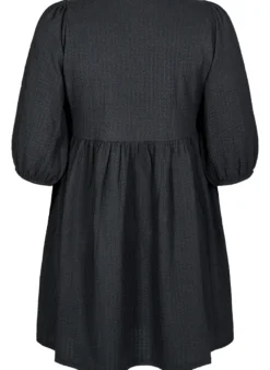 FLASH - Kurzes Kleid aus strukturiertem Stoff mit 3/4-Ärmeln