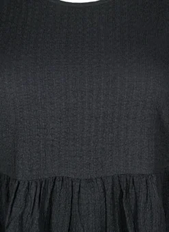 FLASH - Kurzes Kleid aus strukturiertem Stoff mit 3/4-Ärmeln