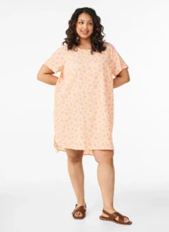 FLASH - Kurzes Kleid mit gecrinkelter Textur und kurzen Ärmeln