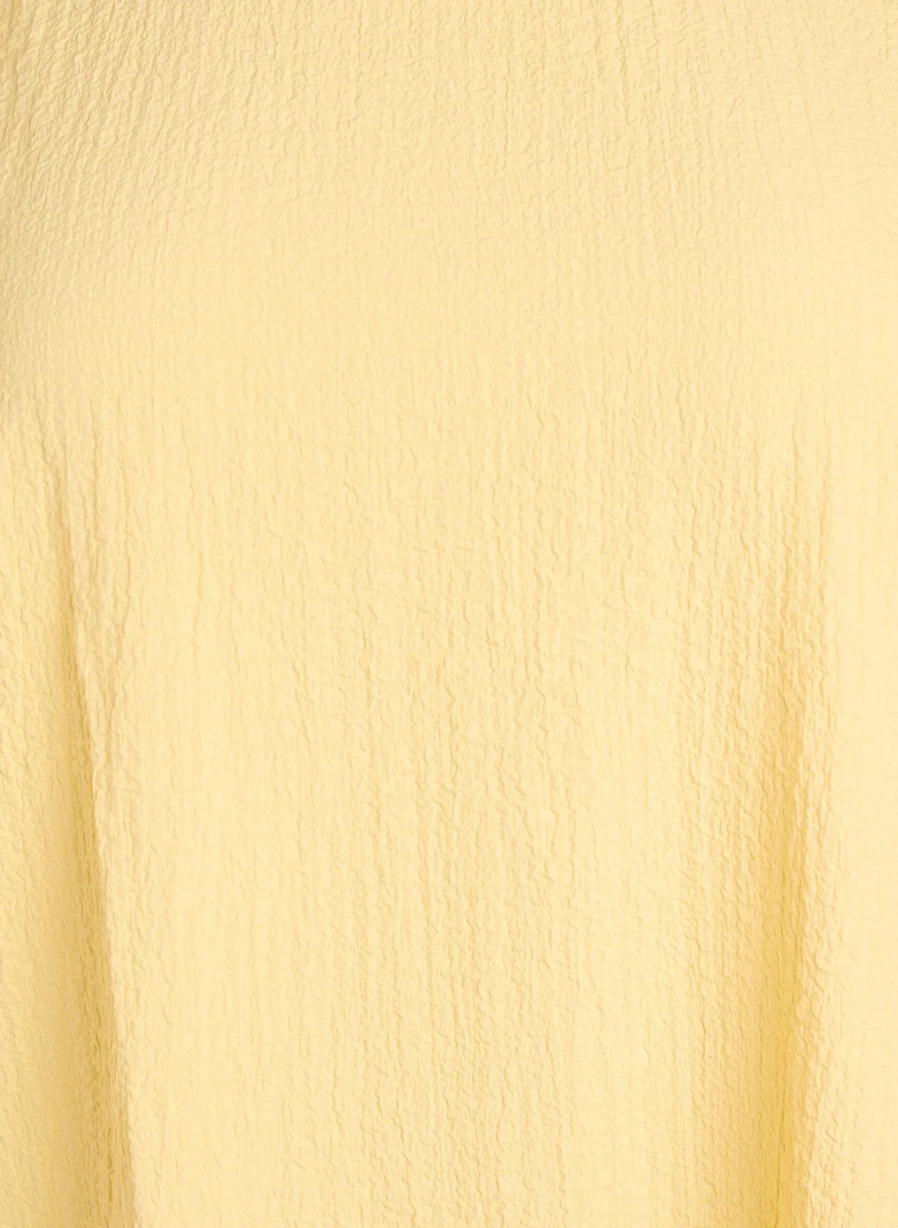 FLASH - Kurzes Kleid mit gecrinkelter Textur und kurzen Ärmeln