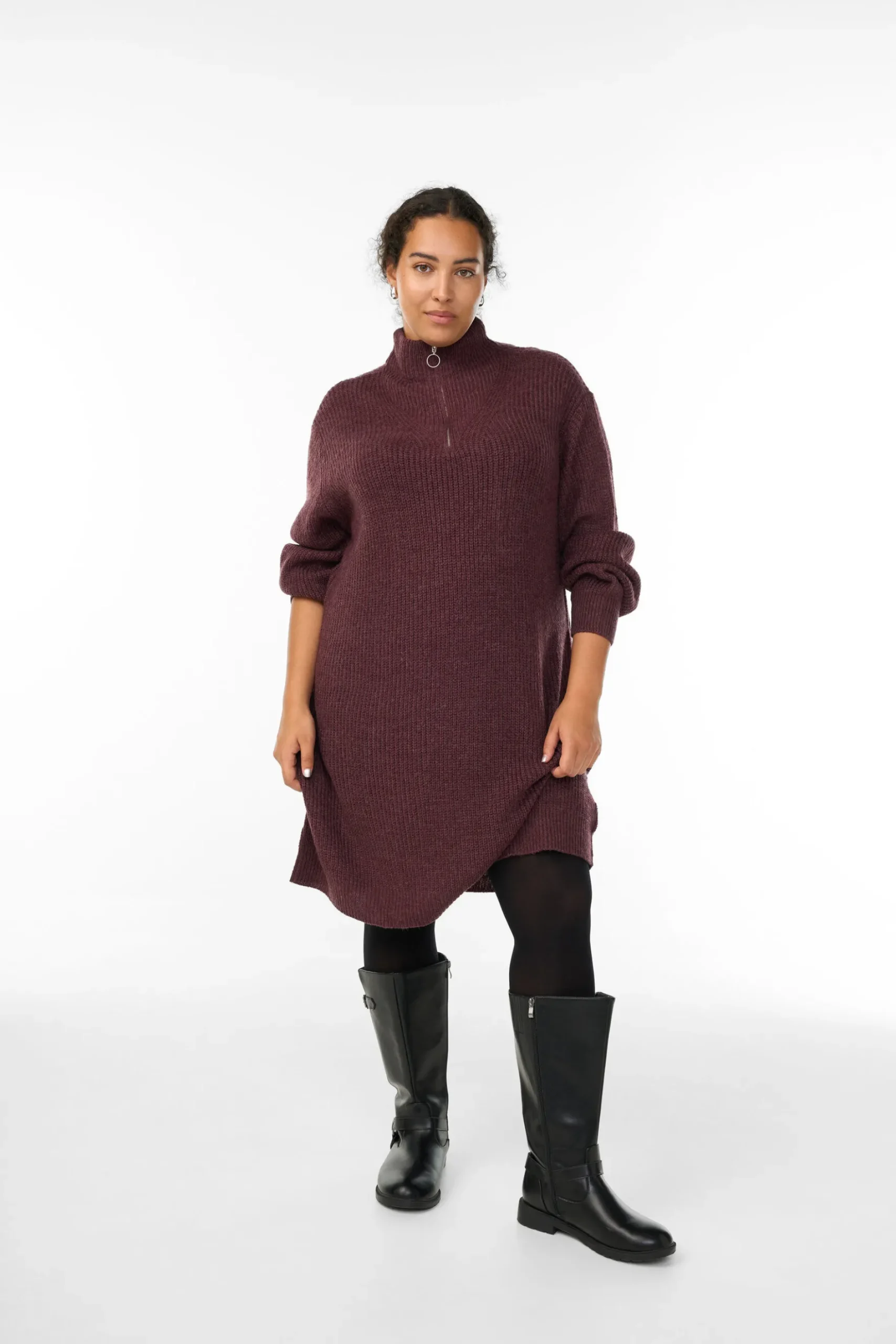 FLASH - Kurzes Strickkleid mit hohem Kragen