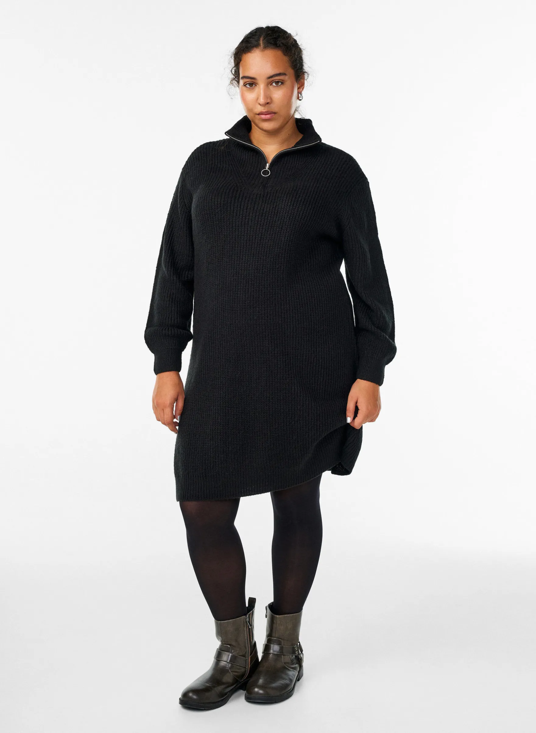 FLASH - Kurzes Strickkleid mit hohem Kragen