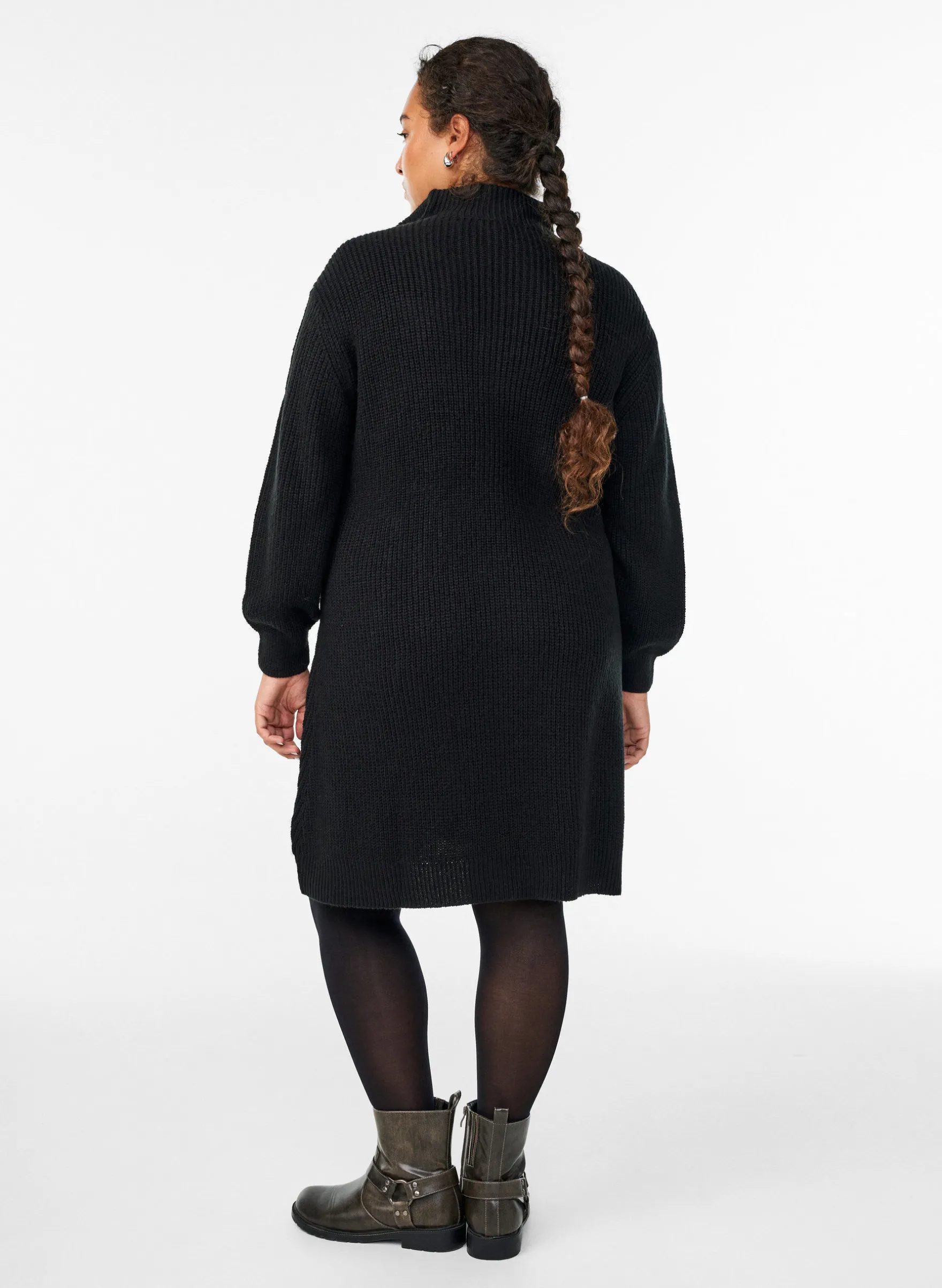 FLASH - Kurzes Strickkleid mit hohem Kragen